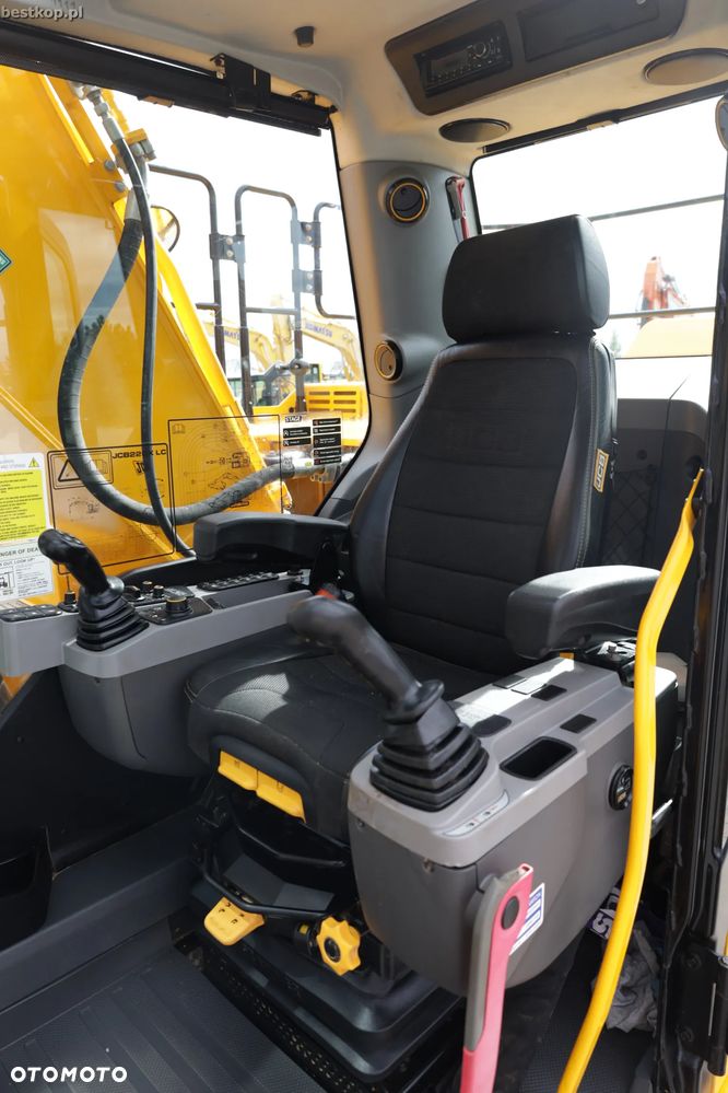 JCB 220X - 18