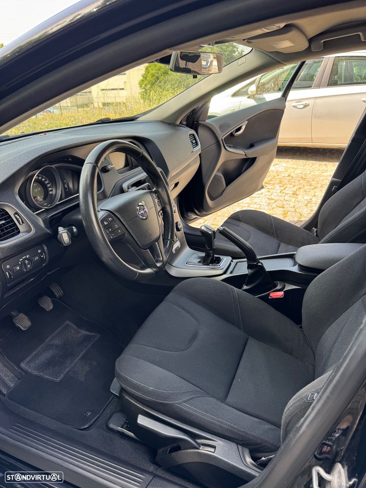 Volvo V40 2.0 D2 Momentum - 4