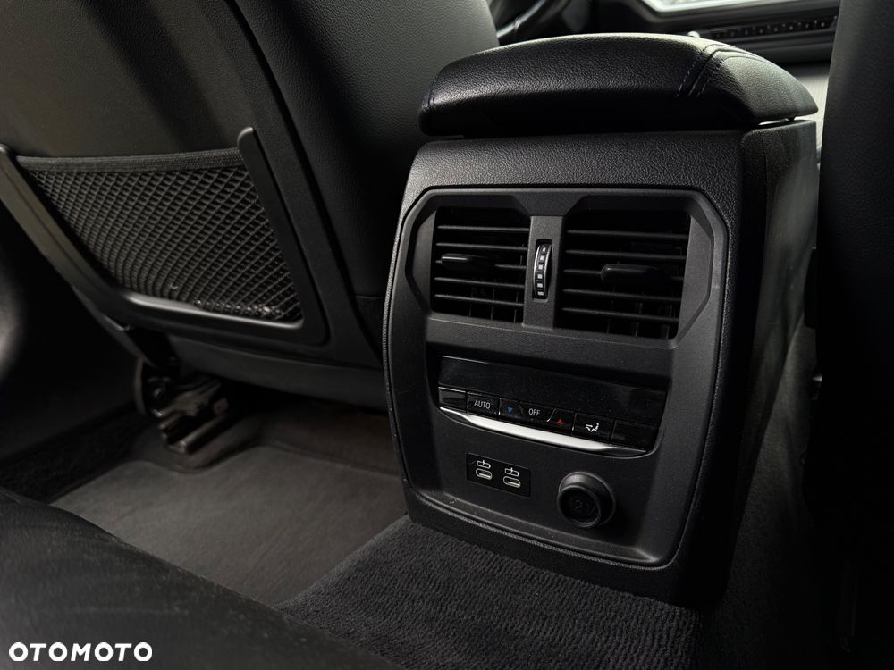 BMW Seria 3 320d xDrive M Sport - 11