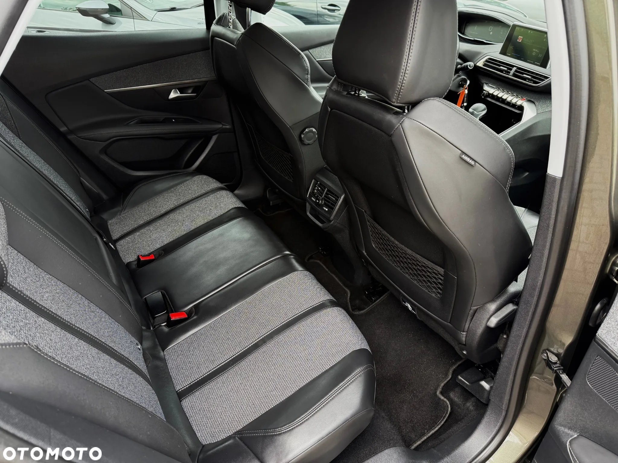 Peugeot 3008 BlueHDi 120 Stop & Start Business-Line - 11
