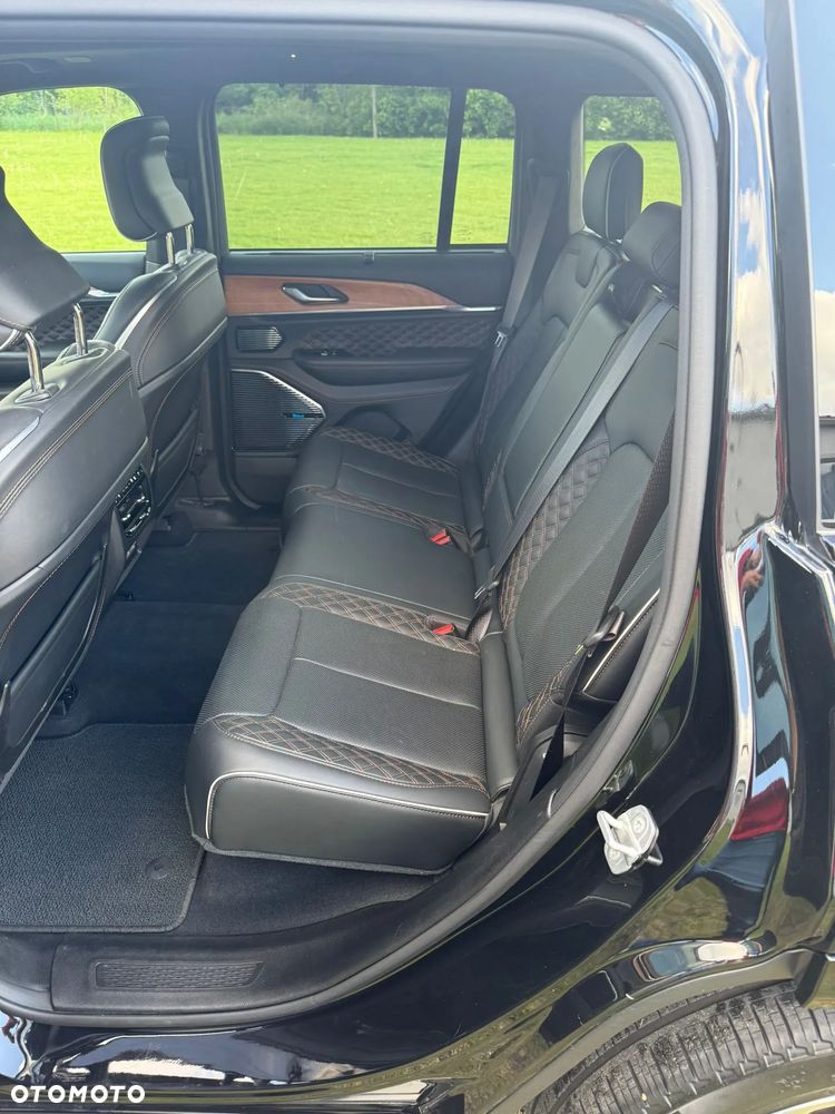 Jeep Grand Cherokee - 19