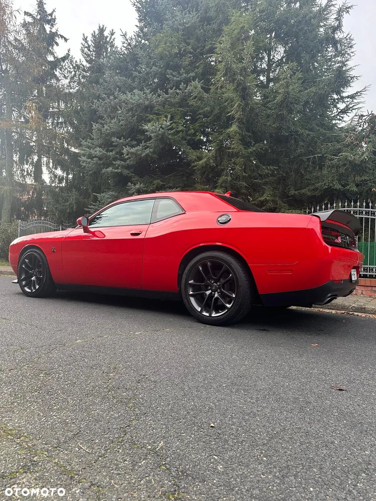 Dodge Challenger 6.4 Scat Pack - 2