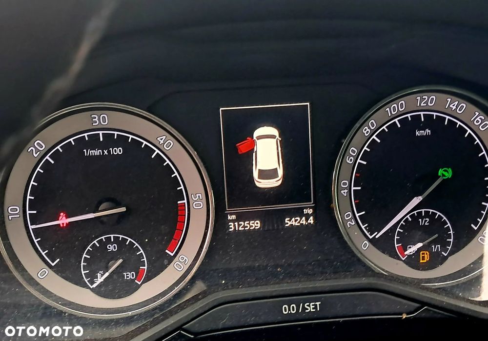 Skoda Superb 2.0 TDI L&K DSG - 2