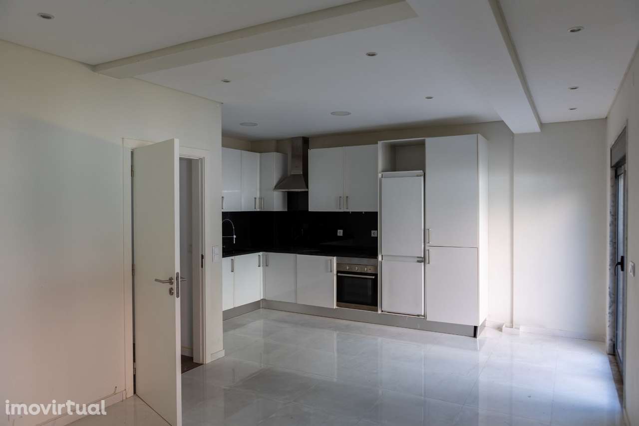 T2 com varanda e cozinha equipada em Odivelas - Grande imagem: 2/23