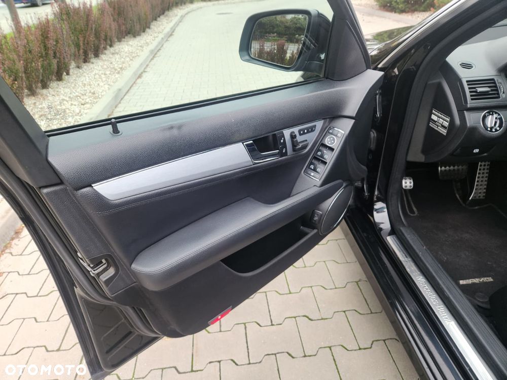 Mercedes-Benz Klasa C 320 CDI DPF 4Matic 7G-TRONIC Avantgarde - 26