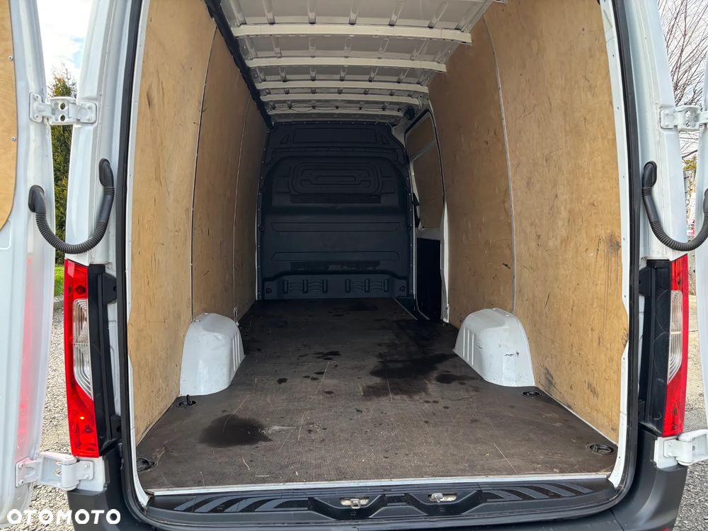 Mercedes-Benz Sprinter - 9