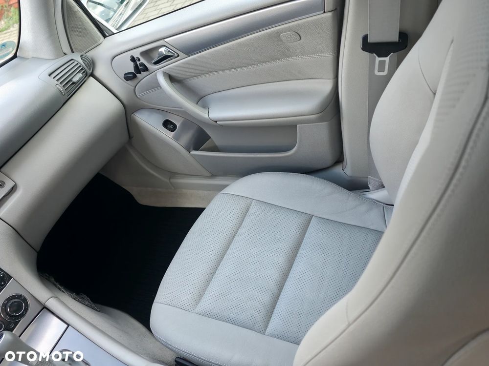 Mercedes-Benz Klasa C 350 7G-TRONIC Avantgarde - 29