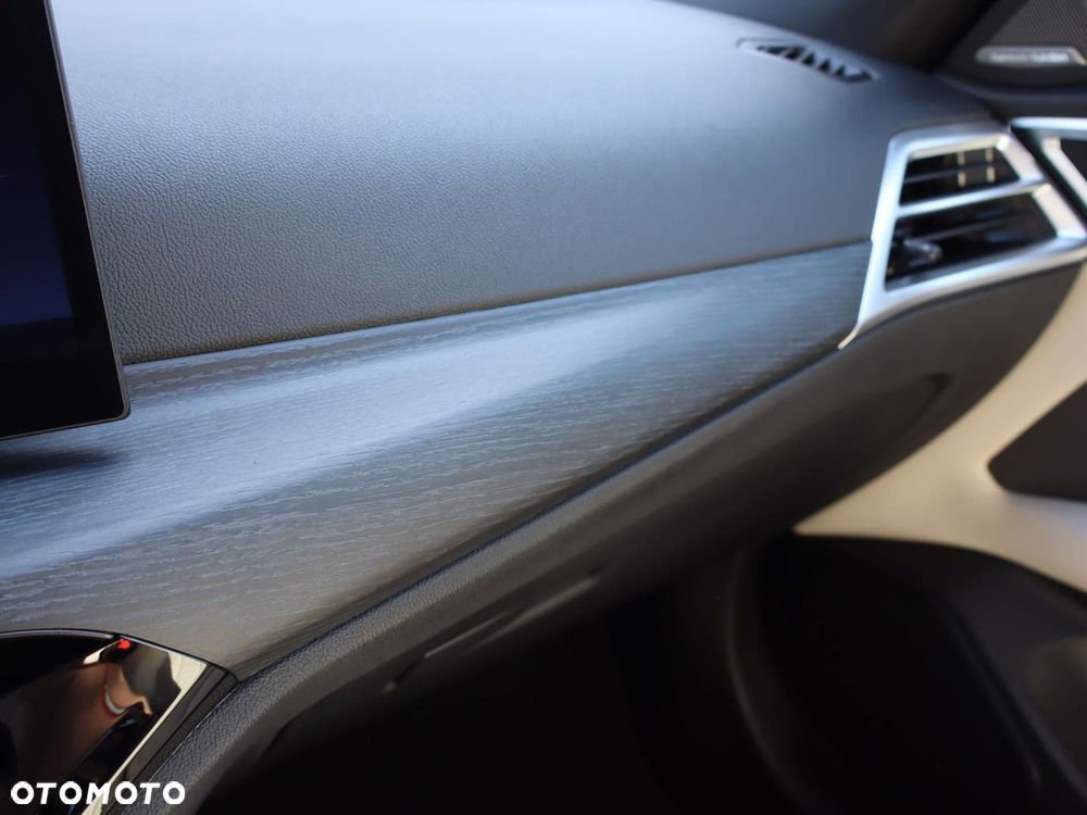 BMW i4 - 14