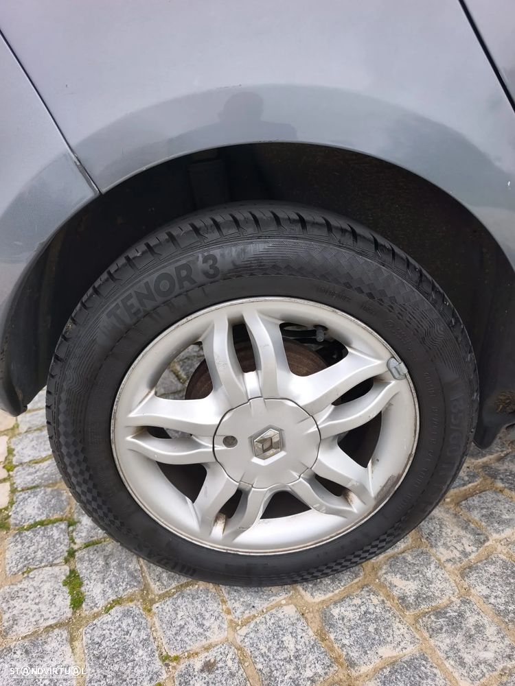 Renault Clio 1.2 16V Confort - 9