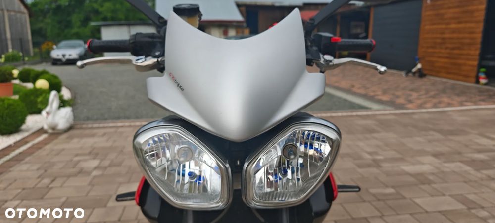 Triumph Street Triple - 16