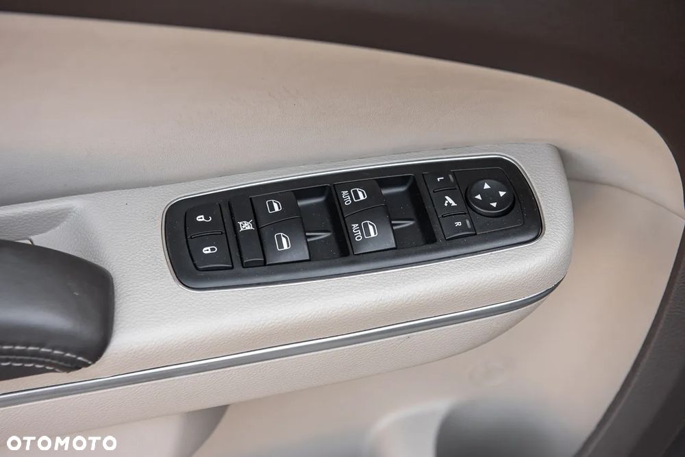 Lancia Thema 3.6 V6 VVT 24V Automatik Platinum - 18