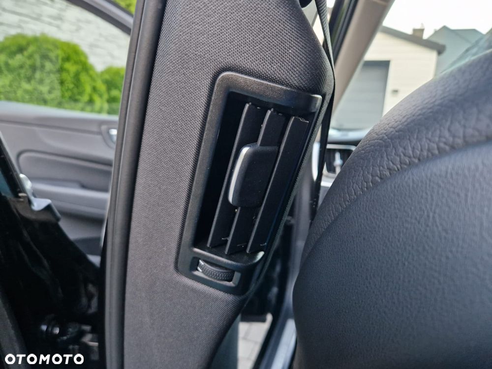 Volvo XC 60 B4 D Inscription - 22