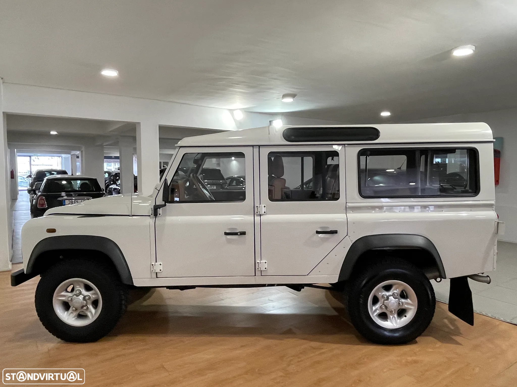 Land Rover Defender 110 CC 2.4 CRD SE - 38