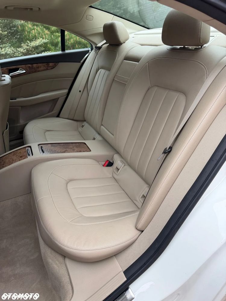 Mercedes-Benz CLS 350 CDI 4-Matic BlueEff - 32