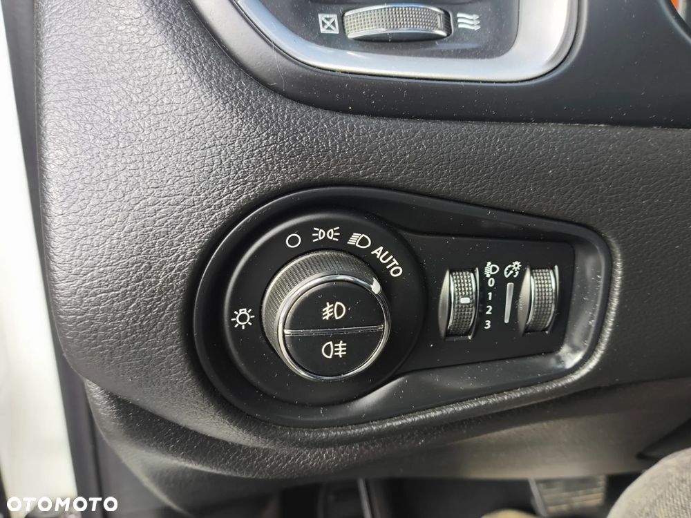 Jeep Renegade 1.4 MultiAir Longitude FWD S&S - 28