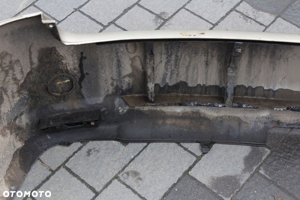 ZDERZAK TYŁ TOYOTA AVENSIS VERSO - 12