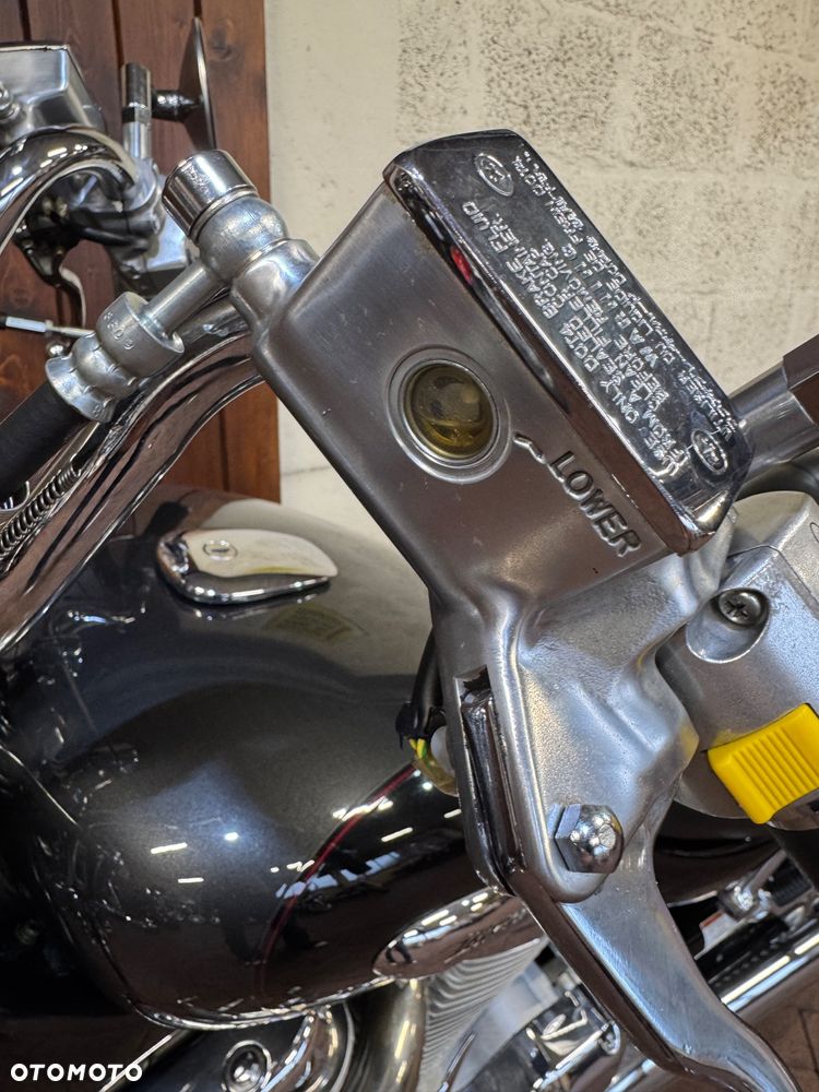 Suzuki Intruder - 24