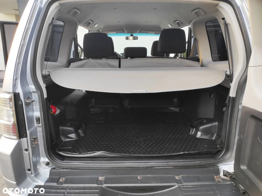 Mitsubishi Pajero - 25