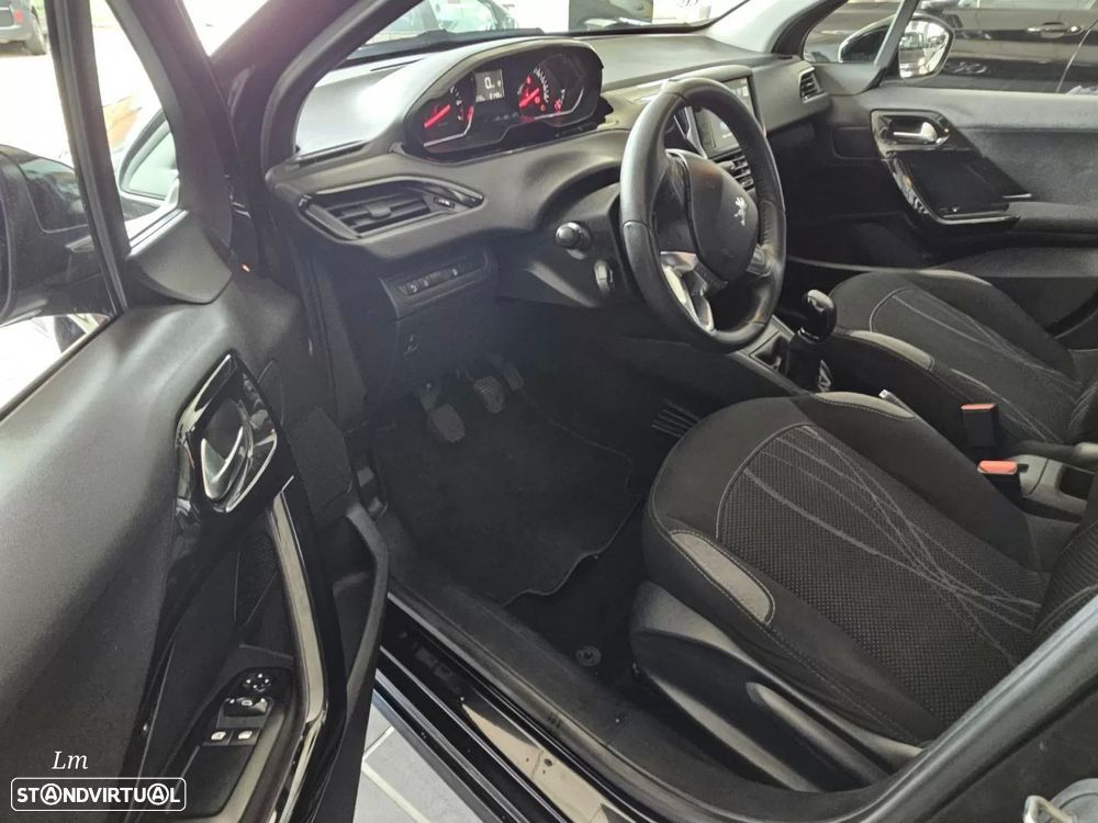 Peugeot 208 1.2 VTi SE Style - 11