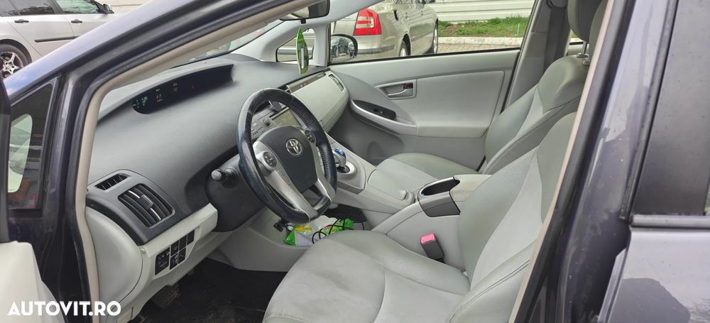 Toyota Prius - 5