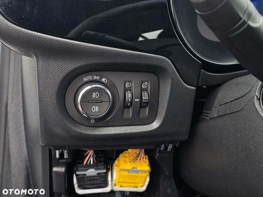 Opel Corsa 1.2 T mHEV GS eDCT - 13