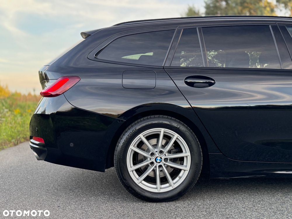 BMW Seria 3 318d Touring Sport Line - 17
