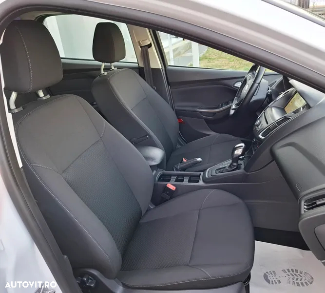 Ford Focus 2.0 TDCI Powershift Titanium - 28