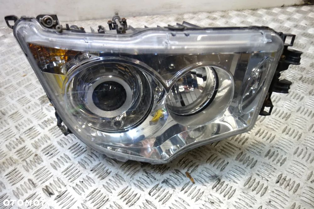 LAMPA PRAWY PRZÓD MERCEDES ACTROS W960 A9608202739 - 2