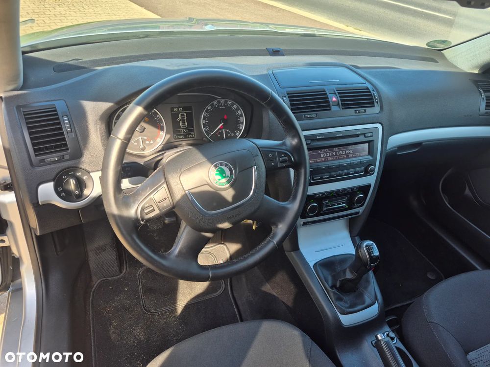 Skoda Octavia 2.0 TDI DPF Ambiente - 25