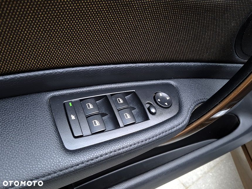 BMW Seria 1 120d DPF Edition Lifestyle - 32