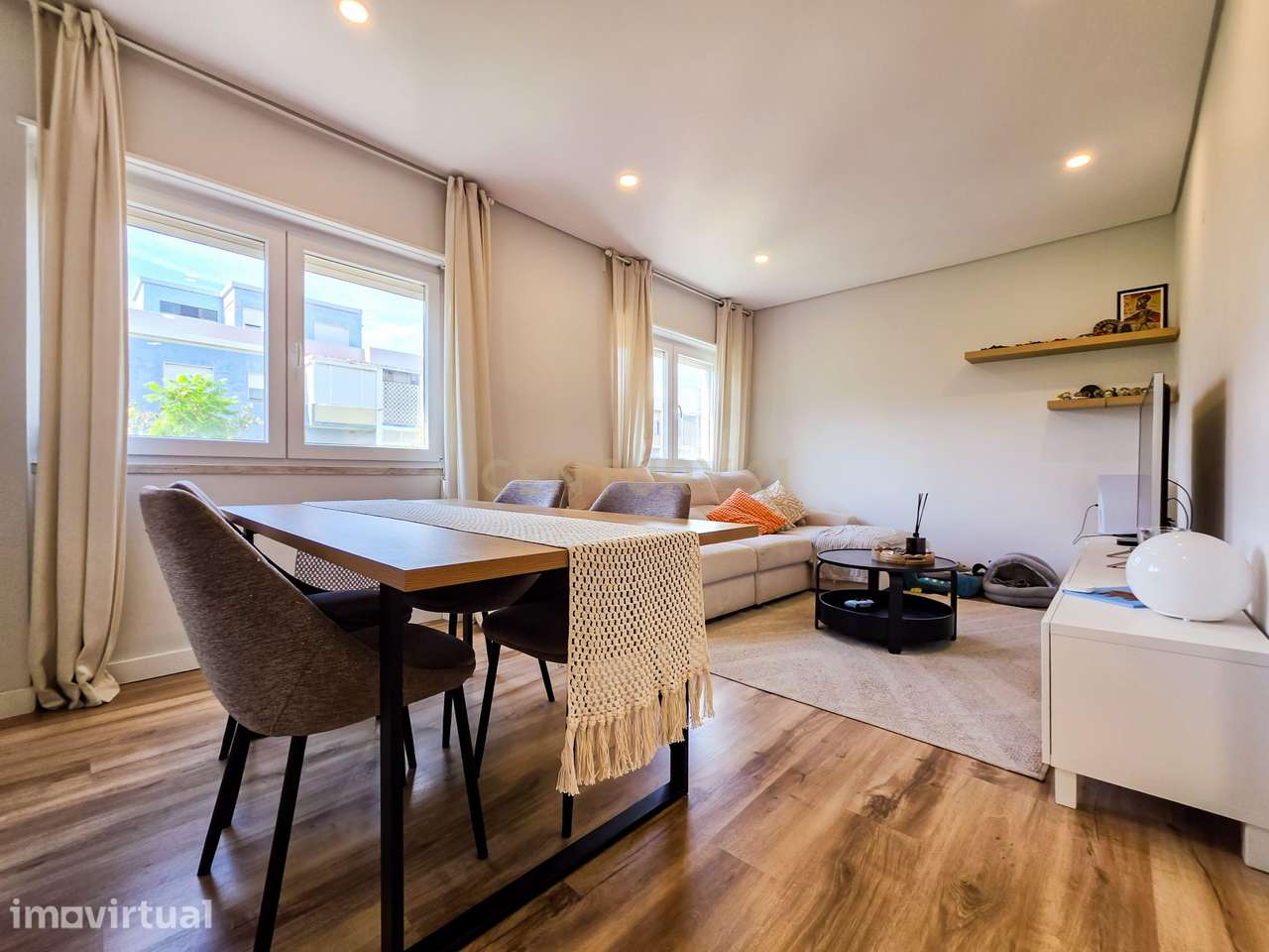 Apartamento Renovado com três Frentes em Verderena, Barreiro - Grande imagem: 5/30