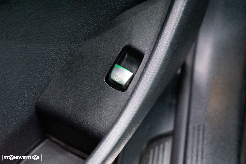 Mercedes-Benz E 220 d AMG Line - 24