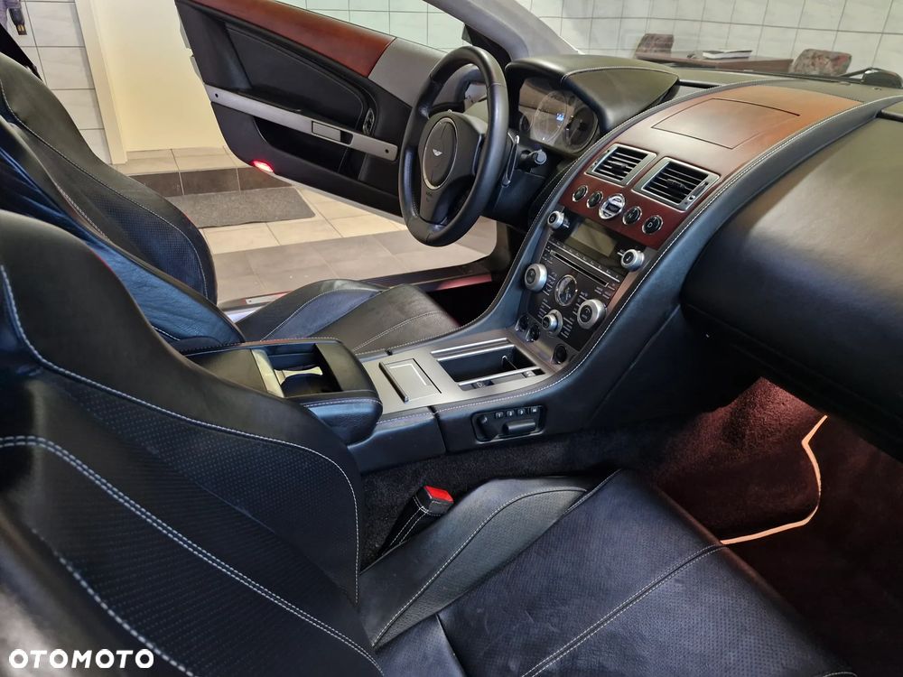 Aston Martin DB9 Touchtronic II - 11
