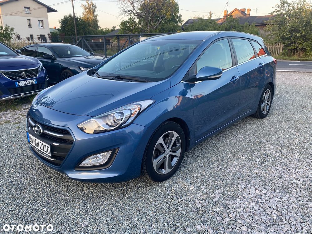 Hyundai i30 blue Kombi 1.4 YES Gold - 37