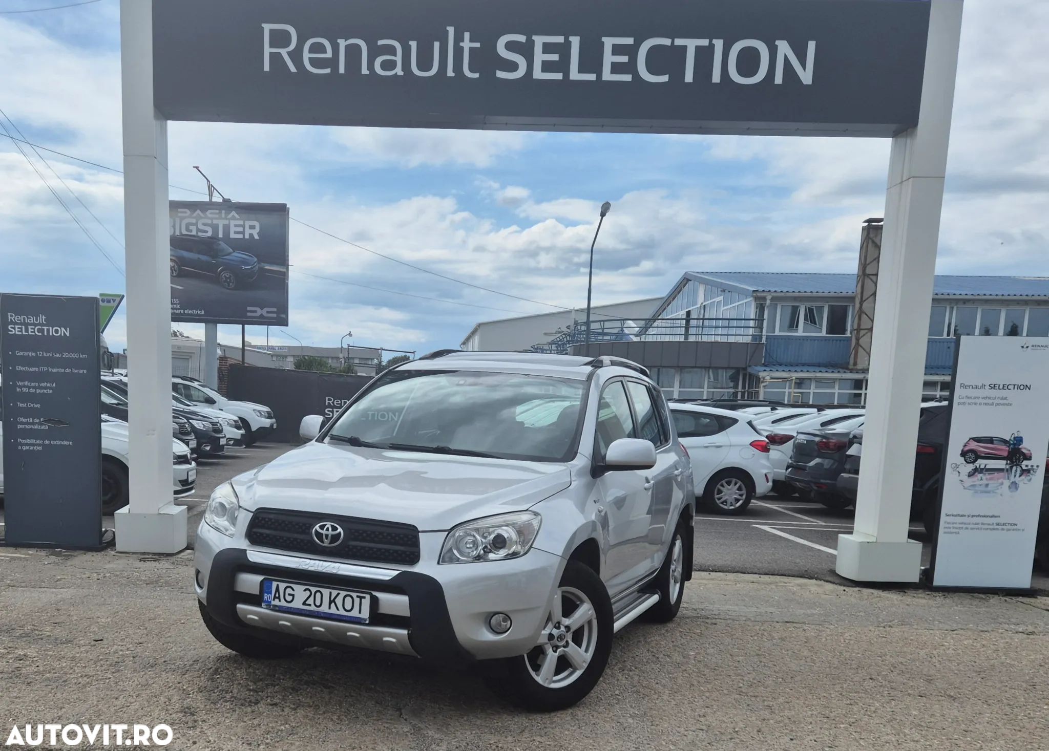 Toyota RAV4 2.2 D-4D Luxury - 1
