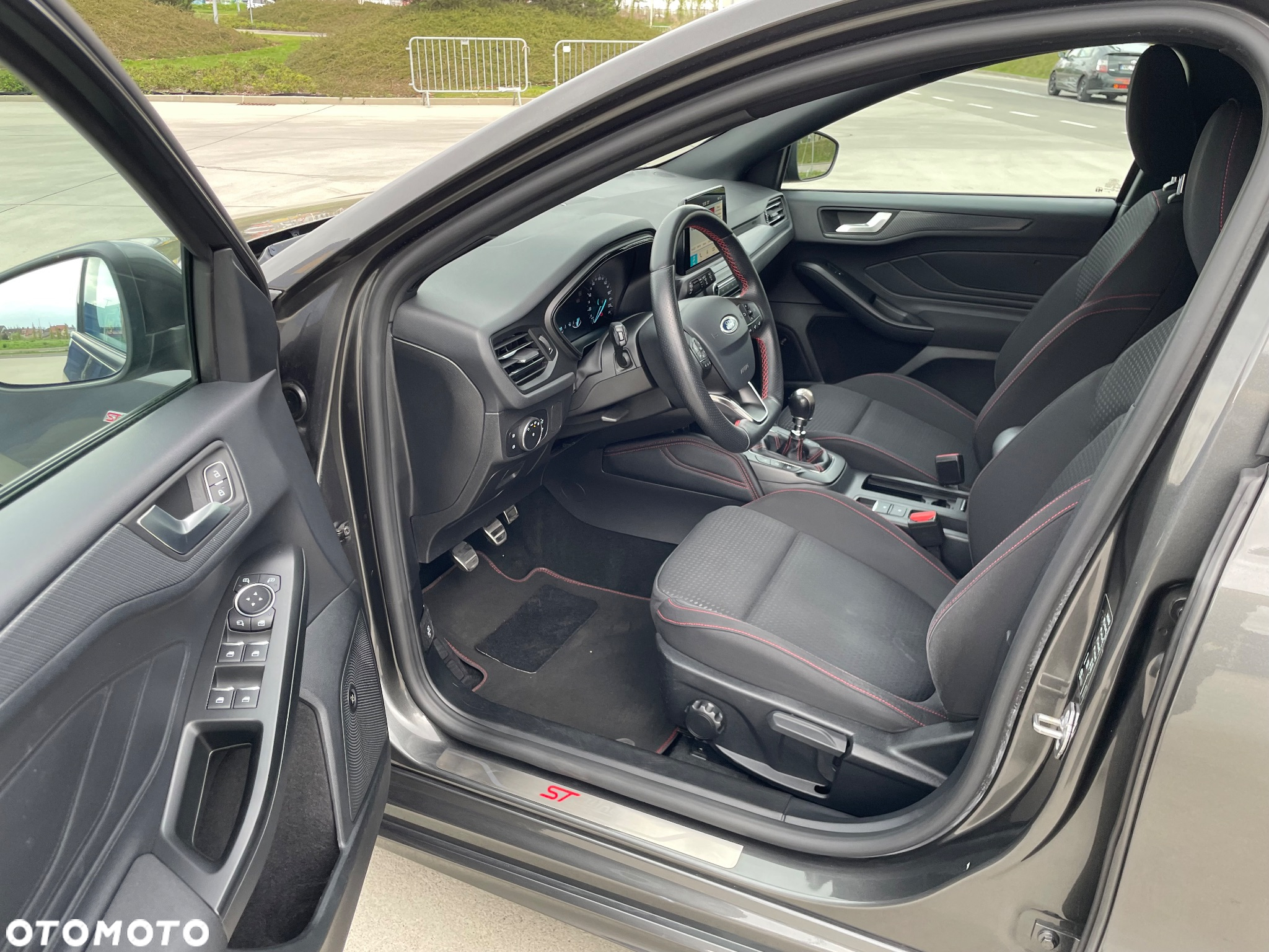 Ford Focus Turnier 1.0 EcoBoost Start-Stopp-System ST-LINE - 13