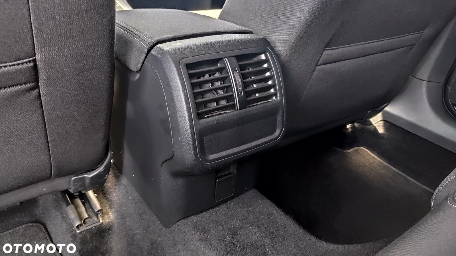 Volkswagen Passat - 31