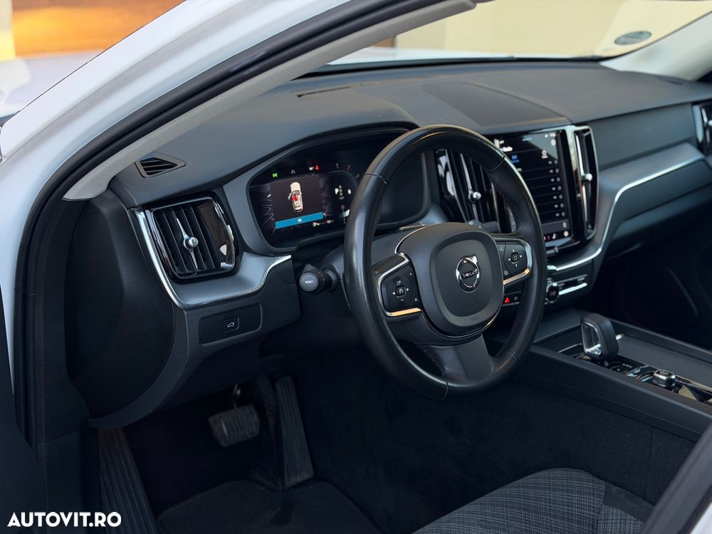 Volvo XC 60 B4 MHEV AWD Momentum Pro - 31