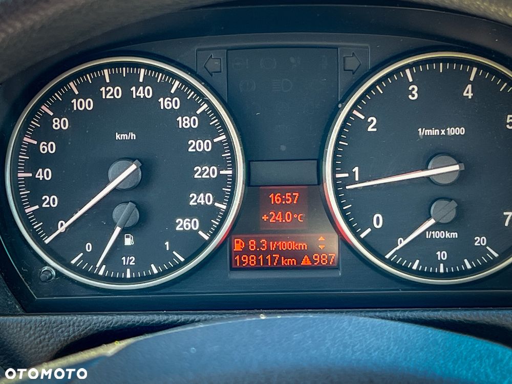 BMW Seria 3 318i Touring - 9