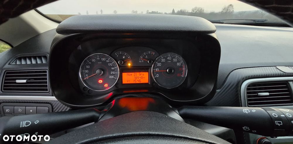 Fiat Punto 1.4 16V Emotion - 13