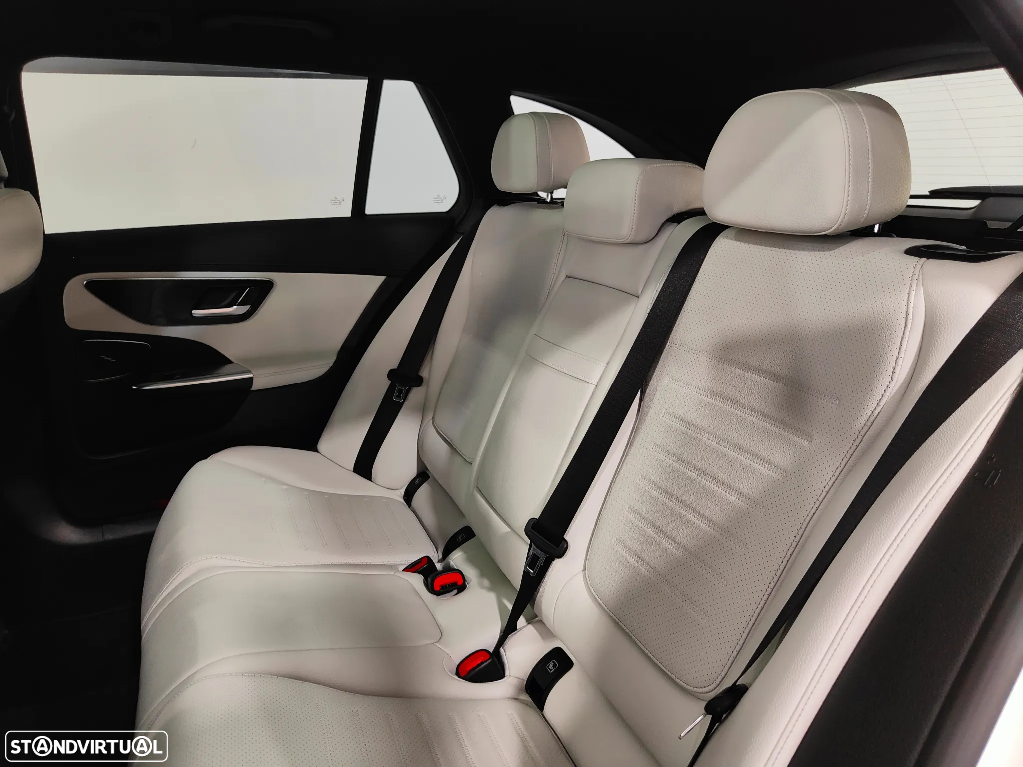 Mercedes-Benz C 300 e AMG Line - 37