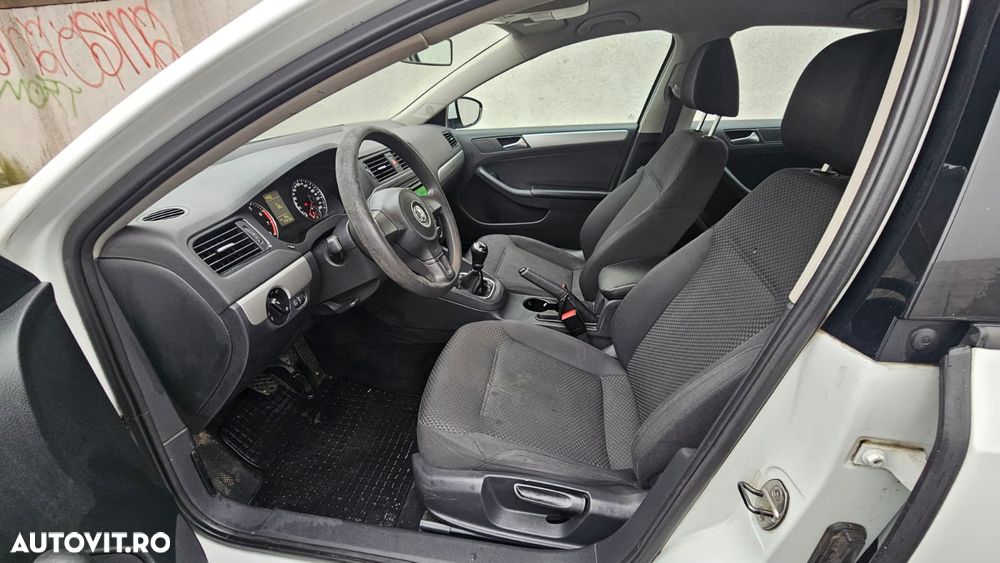 Volkswagen Jetta - 13