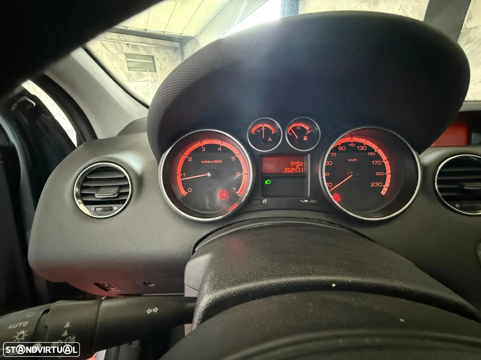 Peugeot 308 1.4 16V Executive - 18