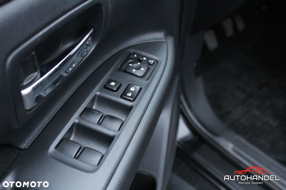 Mitsubishi Outlander - 8