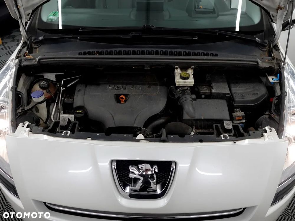 Peugeot 5008 2.0 HDi Premium + - 40