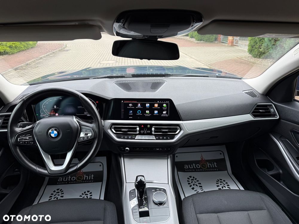 BMW Seria 3 318d Sport Line - 38
