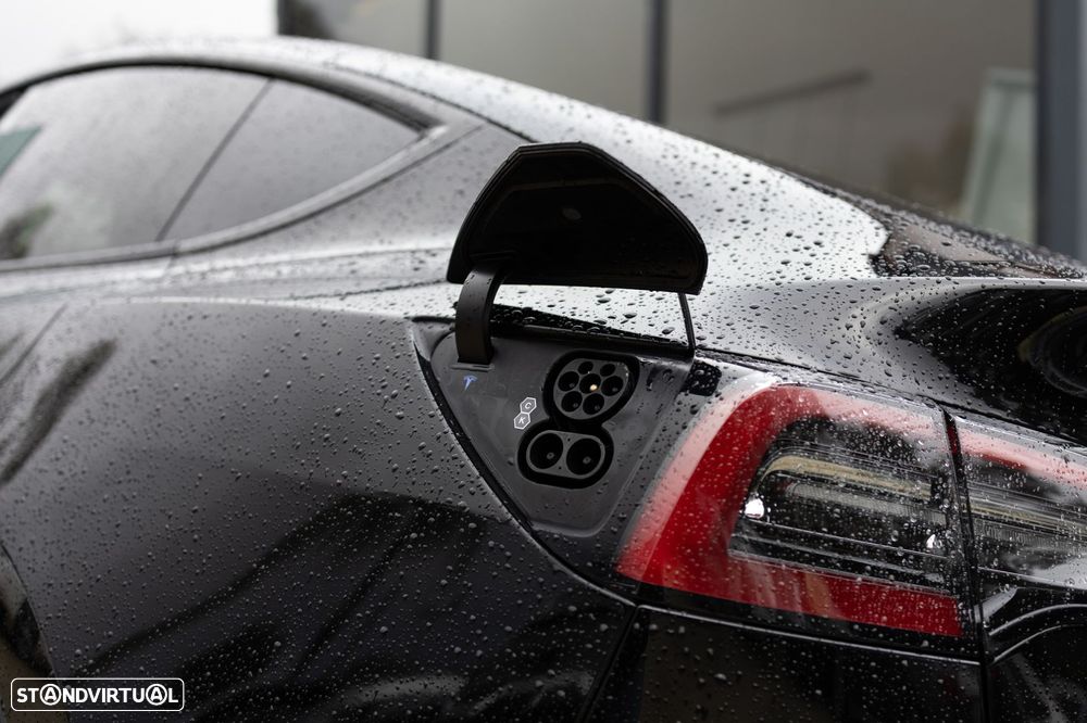 Tesla Model Y Standard RWD - 29