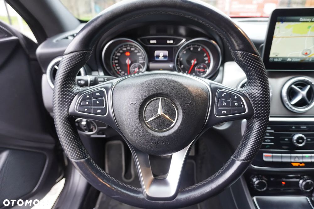 Mercedes-Benz CLA 200 Peak Edition - 19