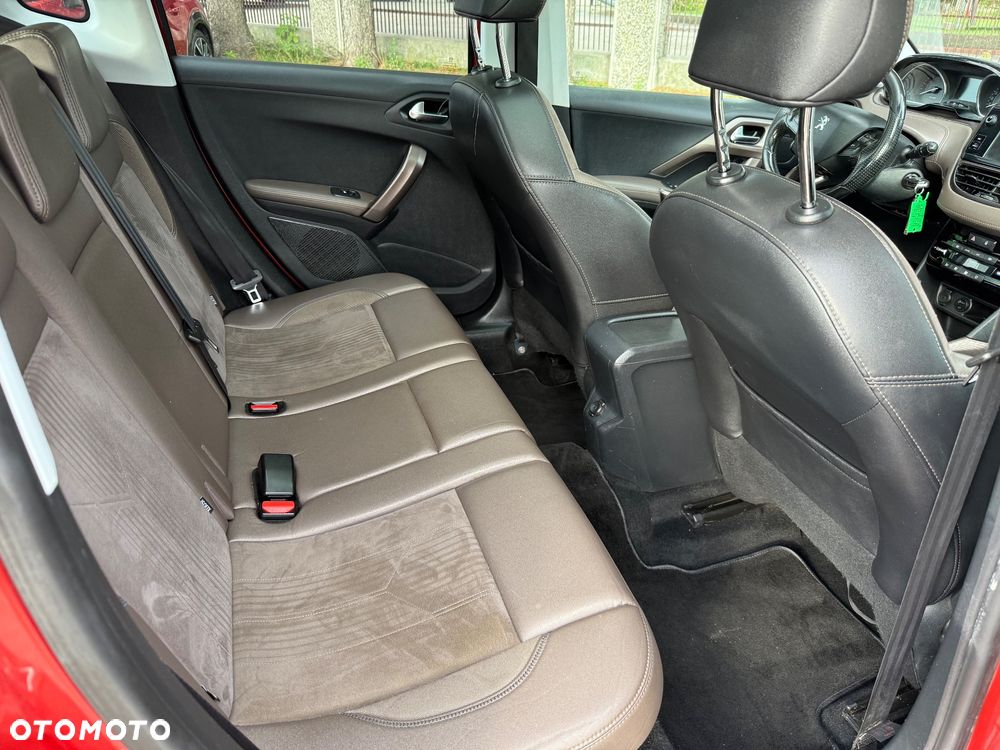 Peugeot 2008 1.6 e-HDi Allure S&S - 18