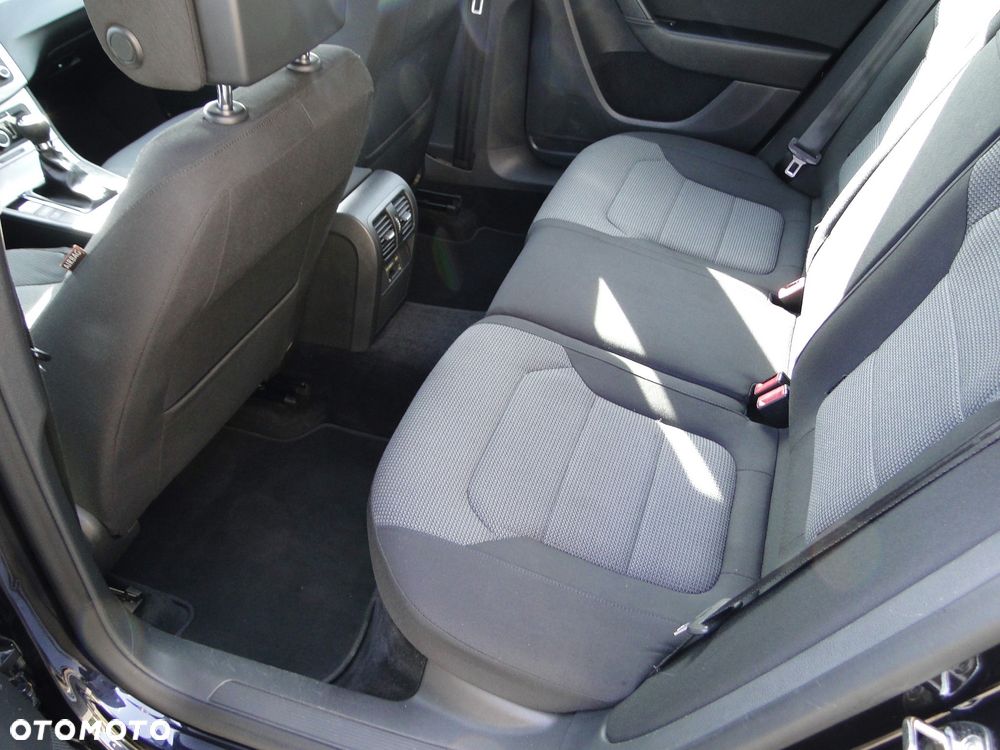 Volkswagen Passat 2.0 TDI Comfortline - 11